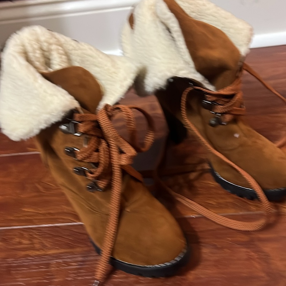 Brown Heeled Boots with Suede Finish and Fluffy Lining
Never worn